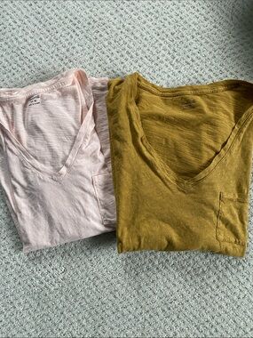Bundle of Madewell V-Neck Pocket Tees — Blush Pink & Mustard, M